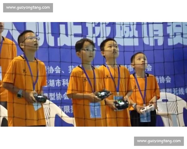 空中绿茵场:长三角无人机足球赛上演科技对决 空中绿茵场:长三角无人机足球赛上演科技对决